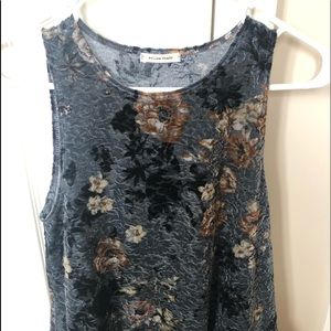 Very cute tank! Looks great with blazer or cardigan!